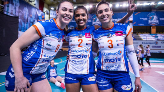 Bruna Honório Samara Andressa Picussa Brasileiras Europa