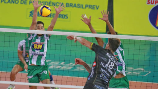 Taubaté x Montes Claros América Felipe Roque ataque