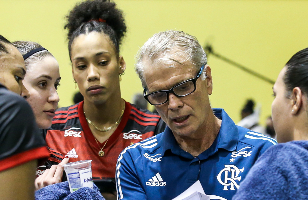 Quem é o treinador do Sesc-Flamengo?
