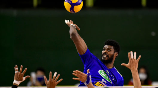 Isac e elenco Sada Cruzeiro