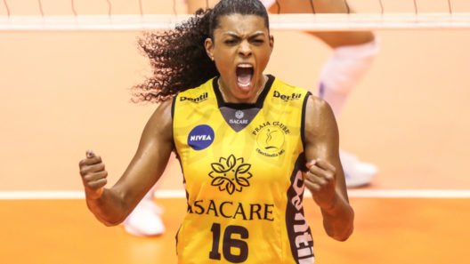 Fernanda Garay encerra carreira por clubes