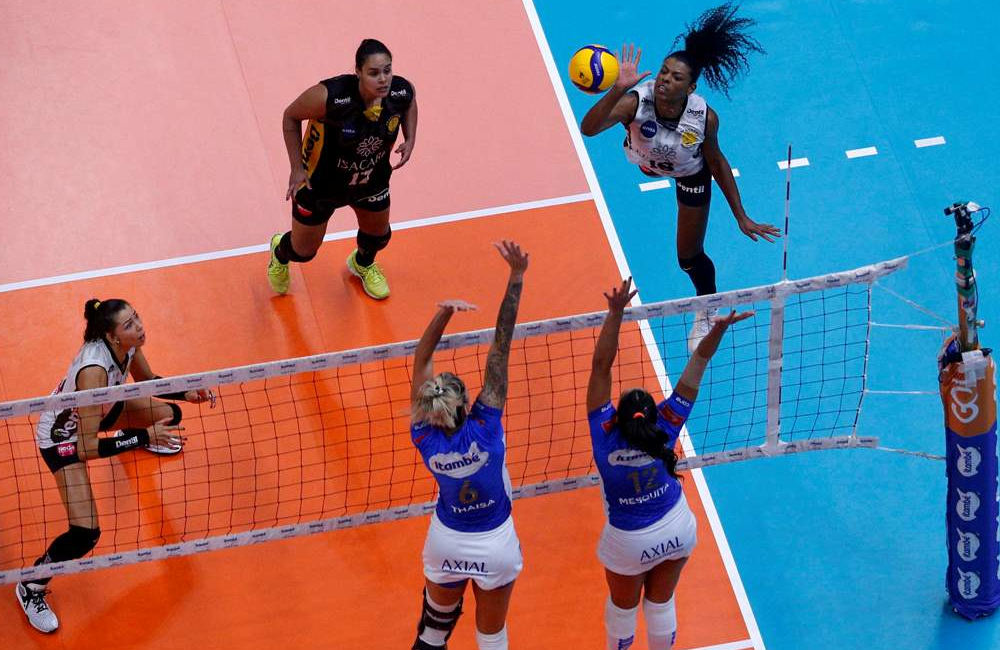 Fernanda Garay Dentil Praia Clube