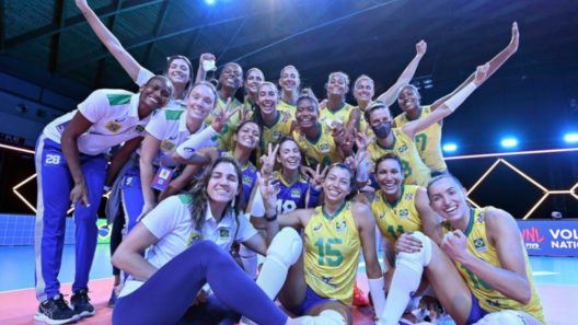 Brasil festejando primeira vitória