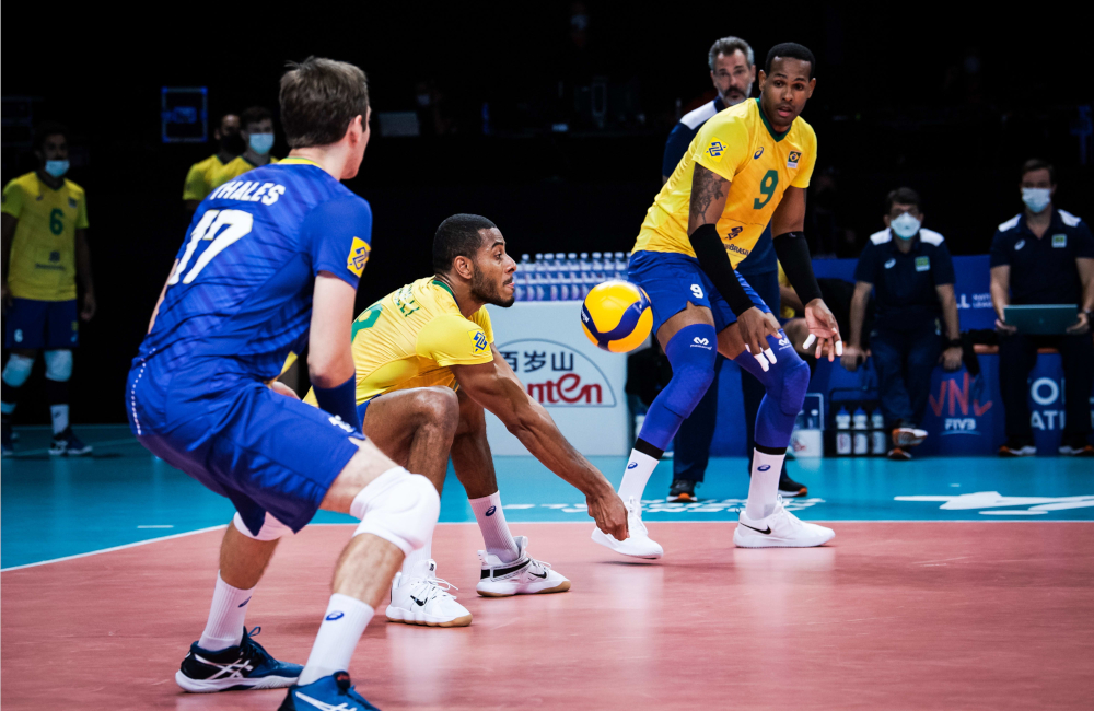 Brasil com Lucarelli no passe na VNL