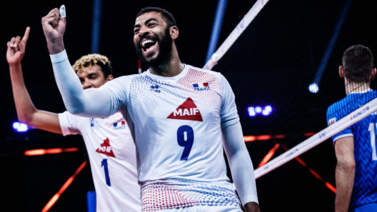 Ngapeth inspirado Franca bronze diante Eslovênia