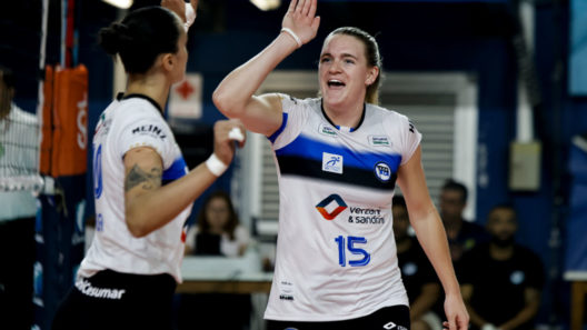 Central Claudia Dillon é destaque do Pinheiros na Superliga