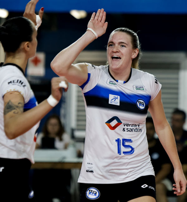 Central Claudia Dillon é destaque do Pinheiros na Superliga